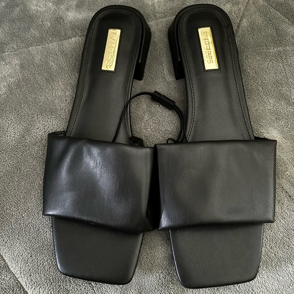 Express sandals